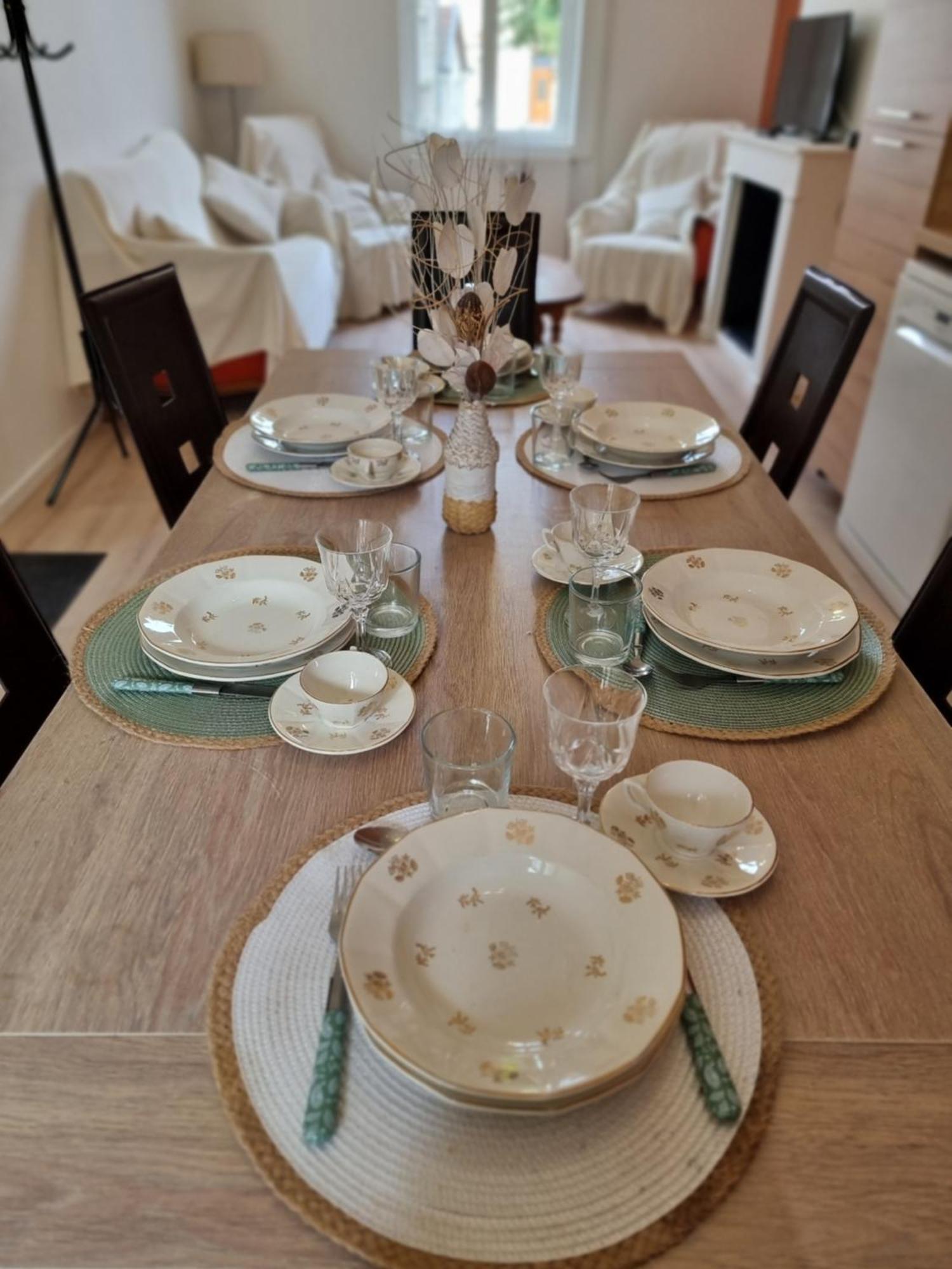 L Essentiel Gite Pour 6 Personnes Sireuil  Exterior foto